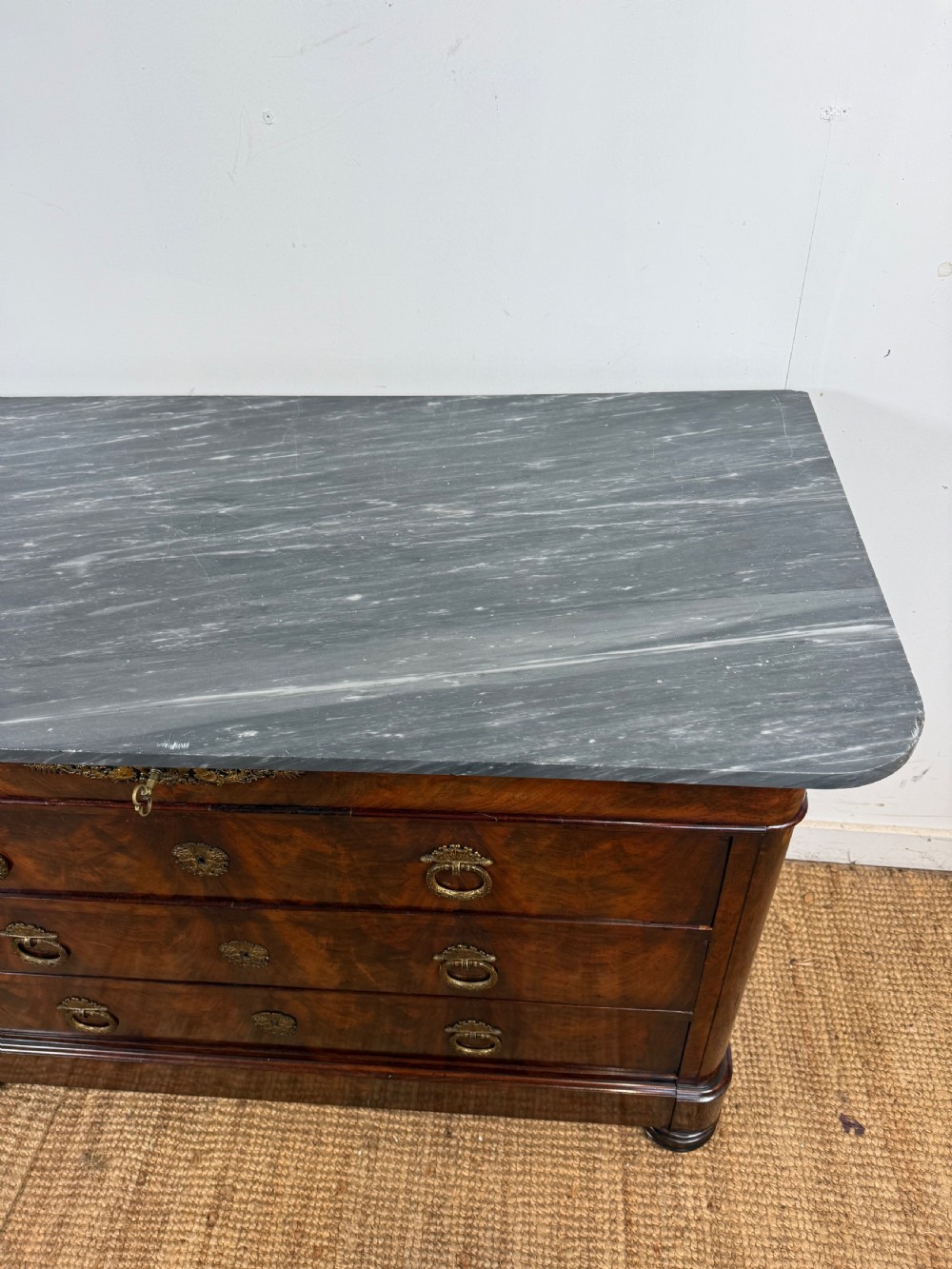 Early 19th century mahogany marble topped commode / chest of drawers  View IX