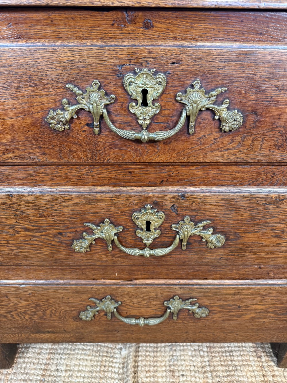 Small late 18th century oak 3 drawer commode / chest of drawers  View II