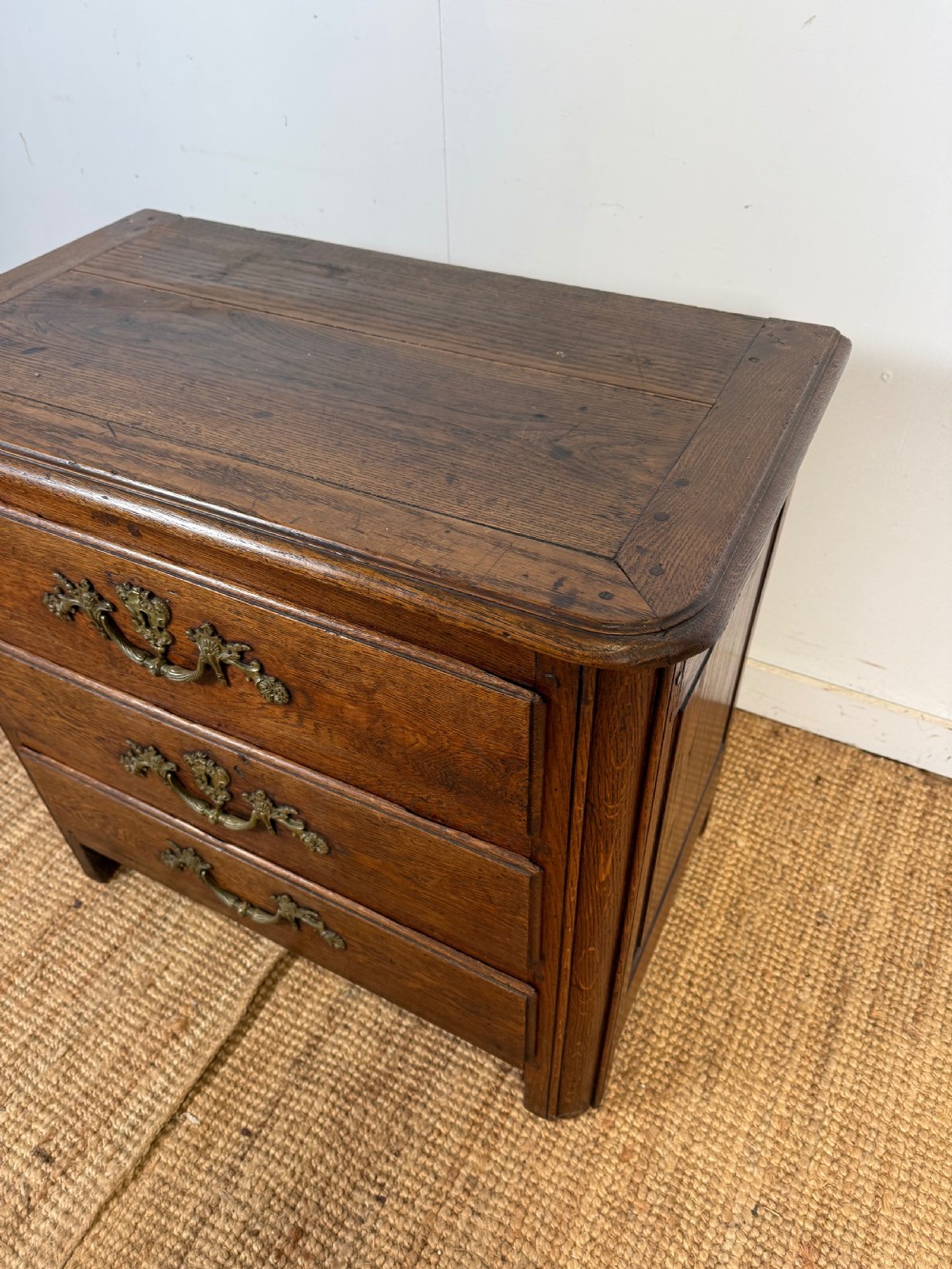 Small late 18th century oak 3 drawer commode / chest of drawers  View III