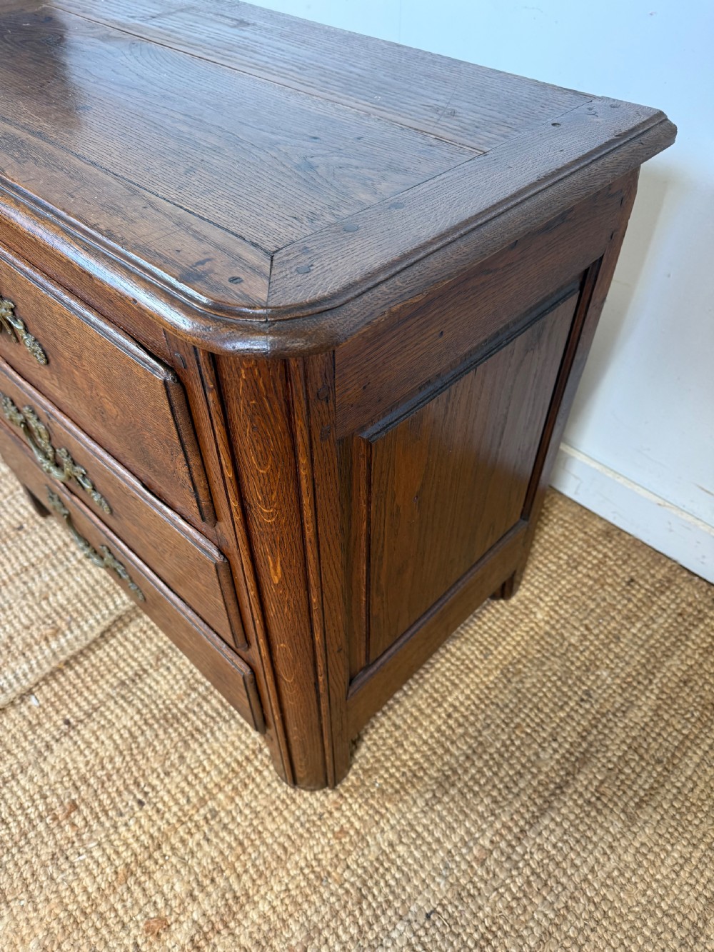 Small late 18th century oak 3 drawer commode / chest of drawers  View IV