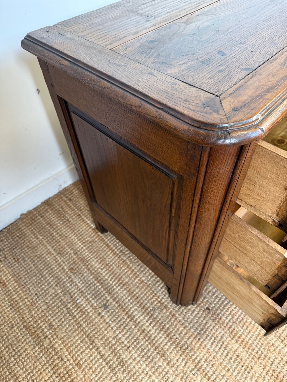 Small late 18th century oak 3 drawer commode / chest of drawers  View VI