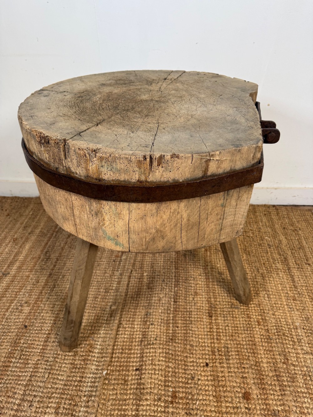 Chopping block / butchers block  View VI