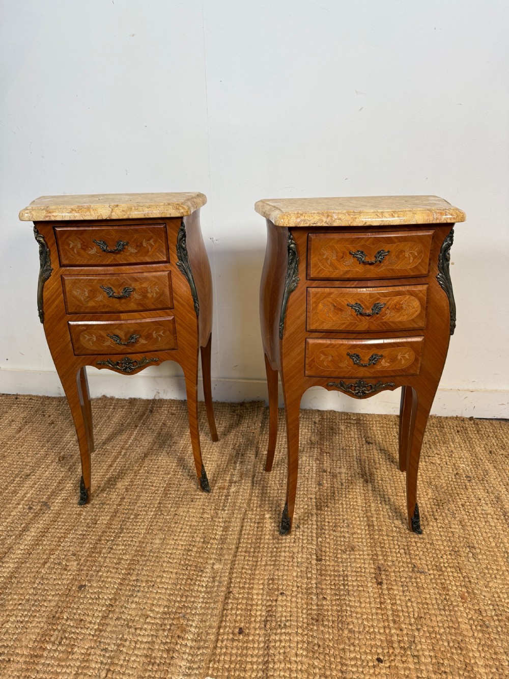 Pair of bedside cabinets 