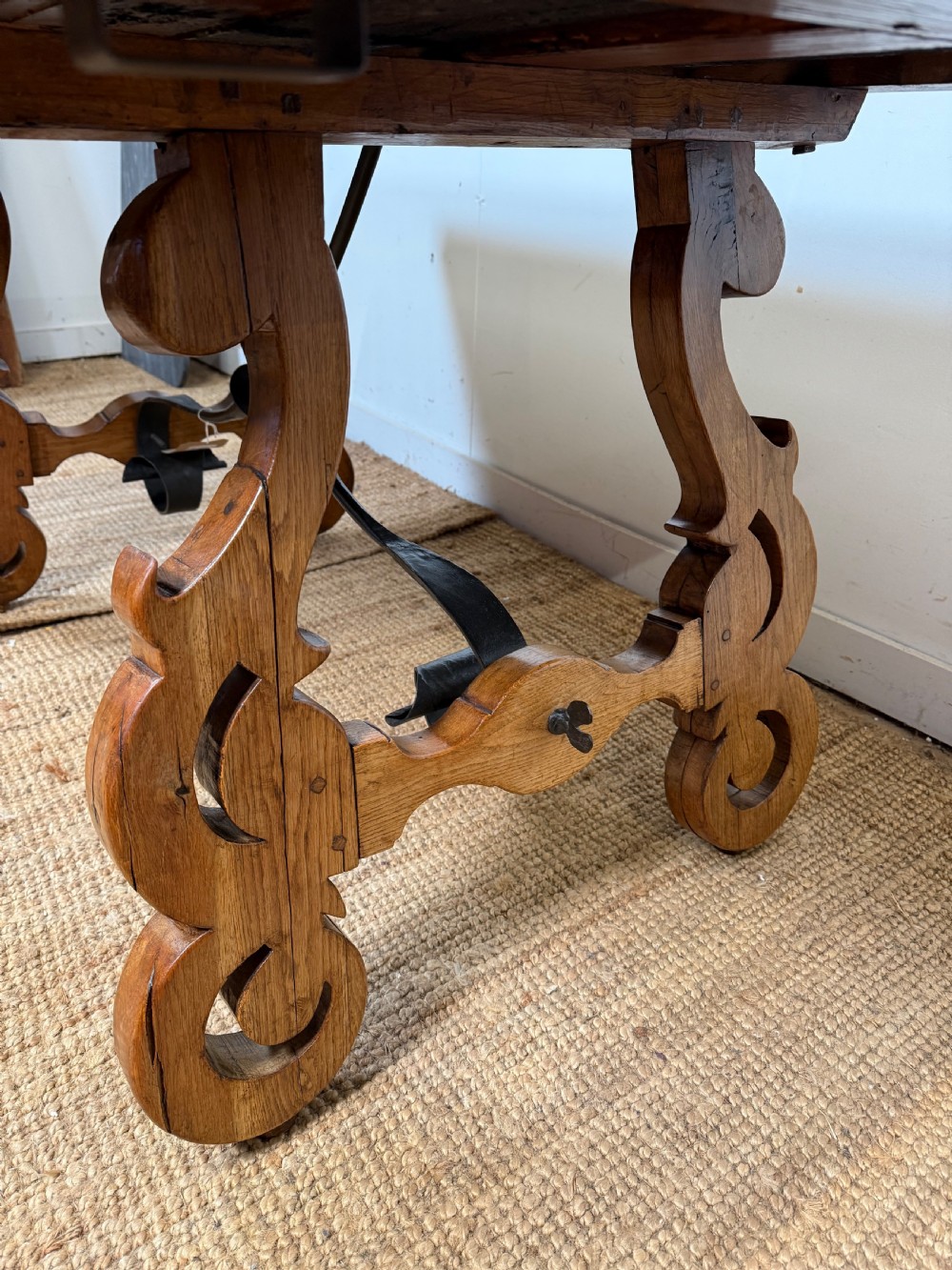 Small early 20th century oak dining table 6 seater  View VIII