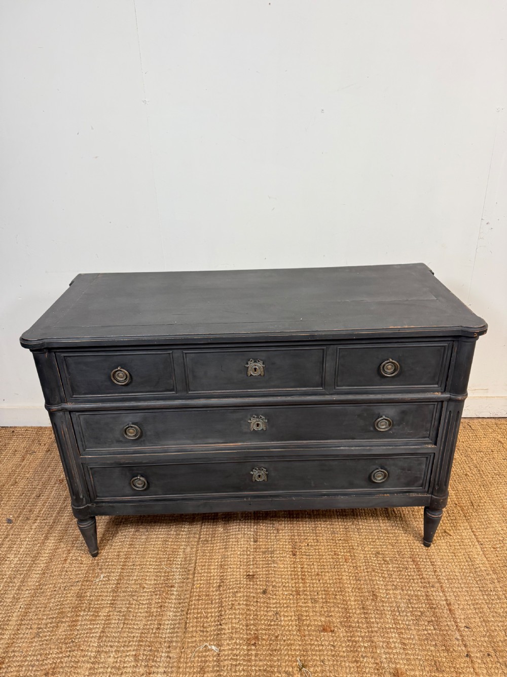 19TH CENTURY FRENCH LOUIS XVI STYLE PAINTED COMMODE