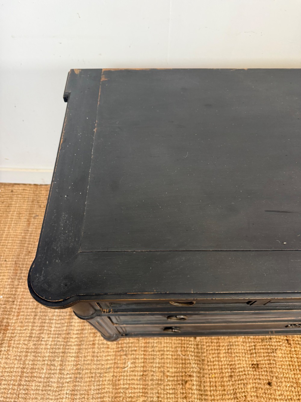 19TH CENTURY FRENCH LOUIS XVI STYLE PAINTED COMMODE View V