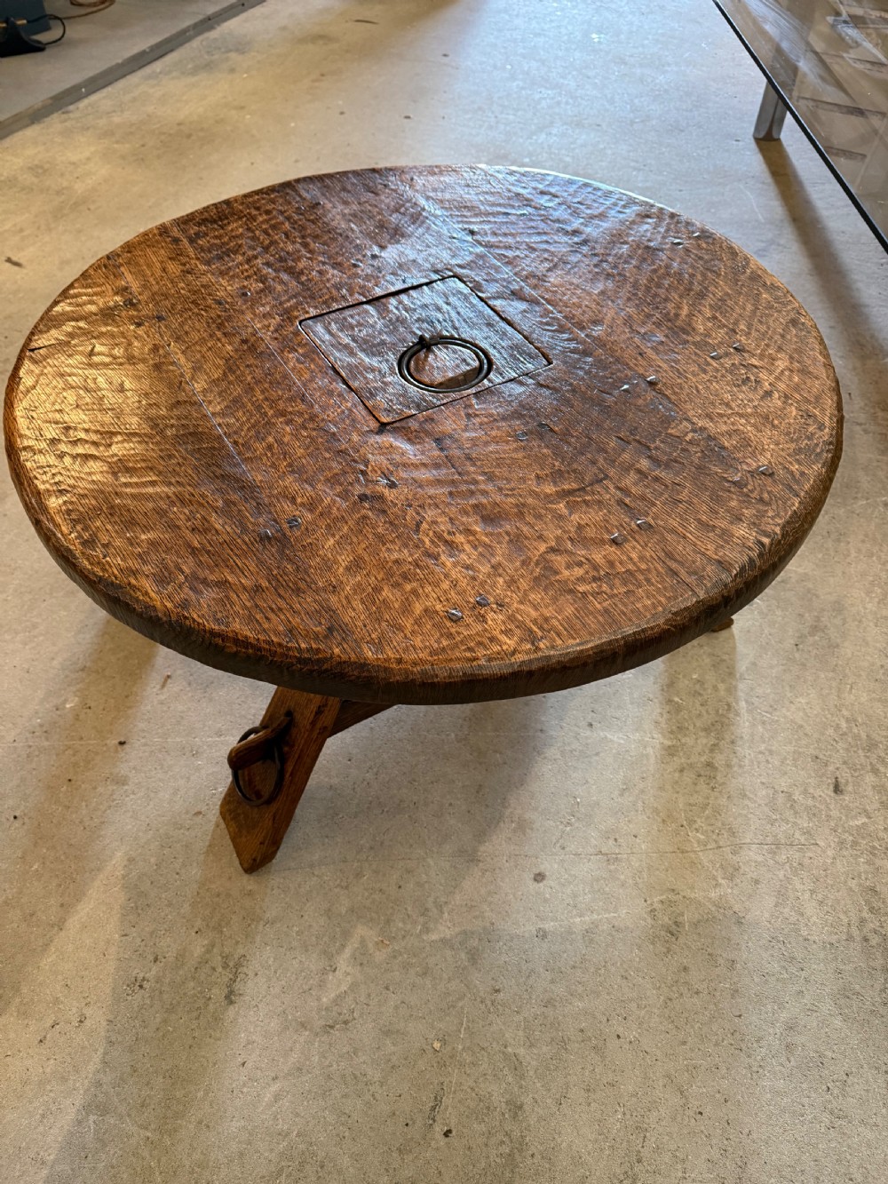 Round oak coffee table  View IV