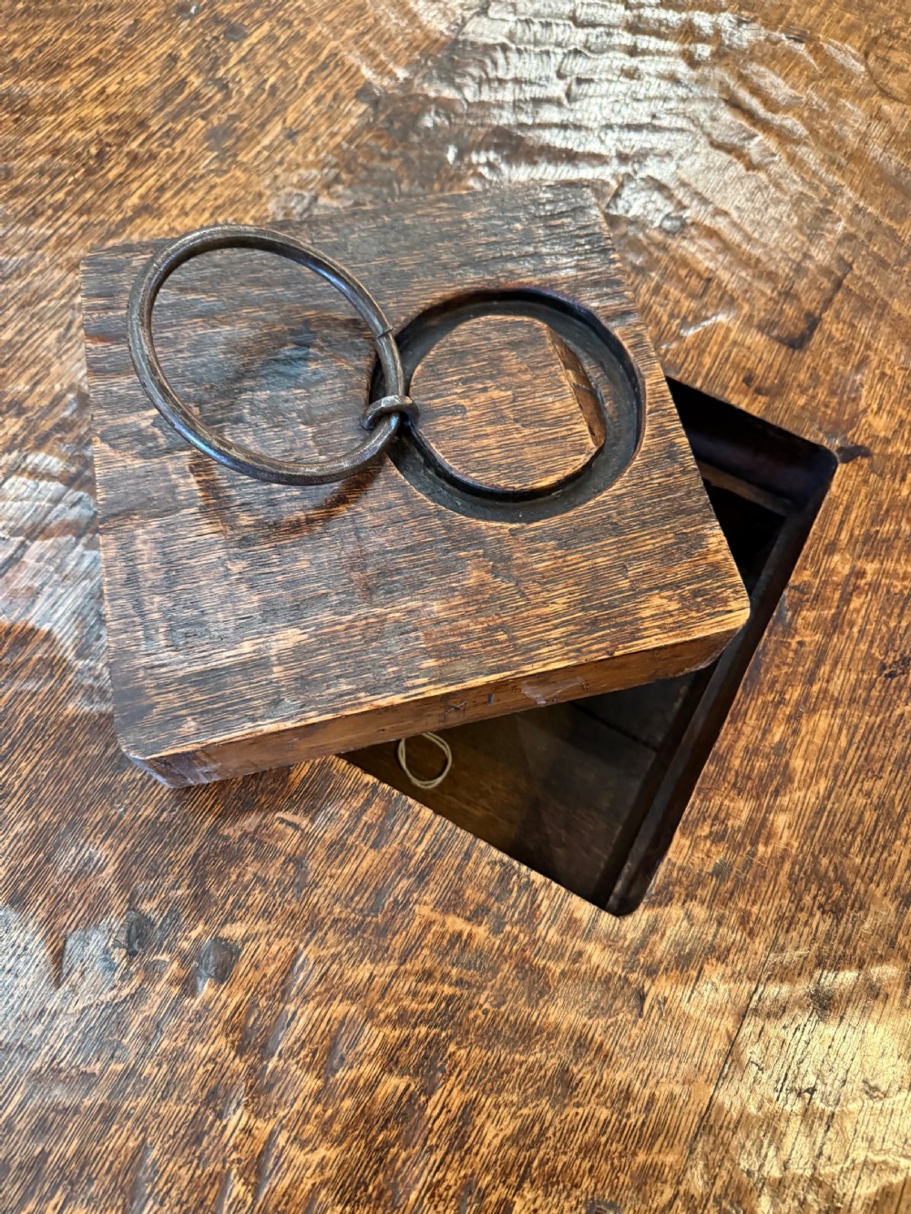 Round oak coffee table  View VII