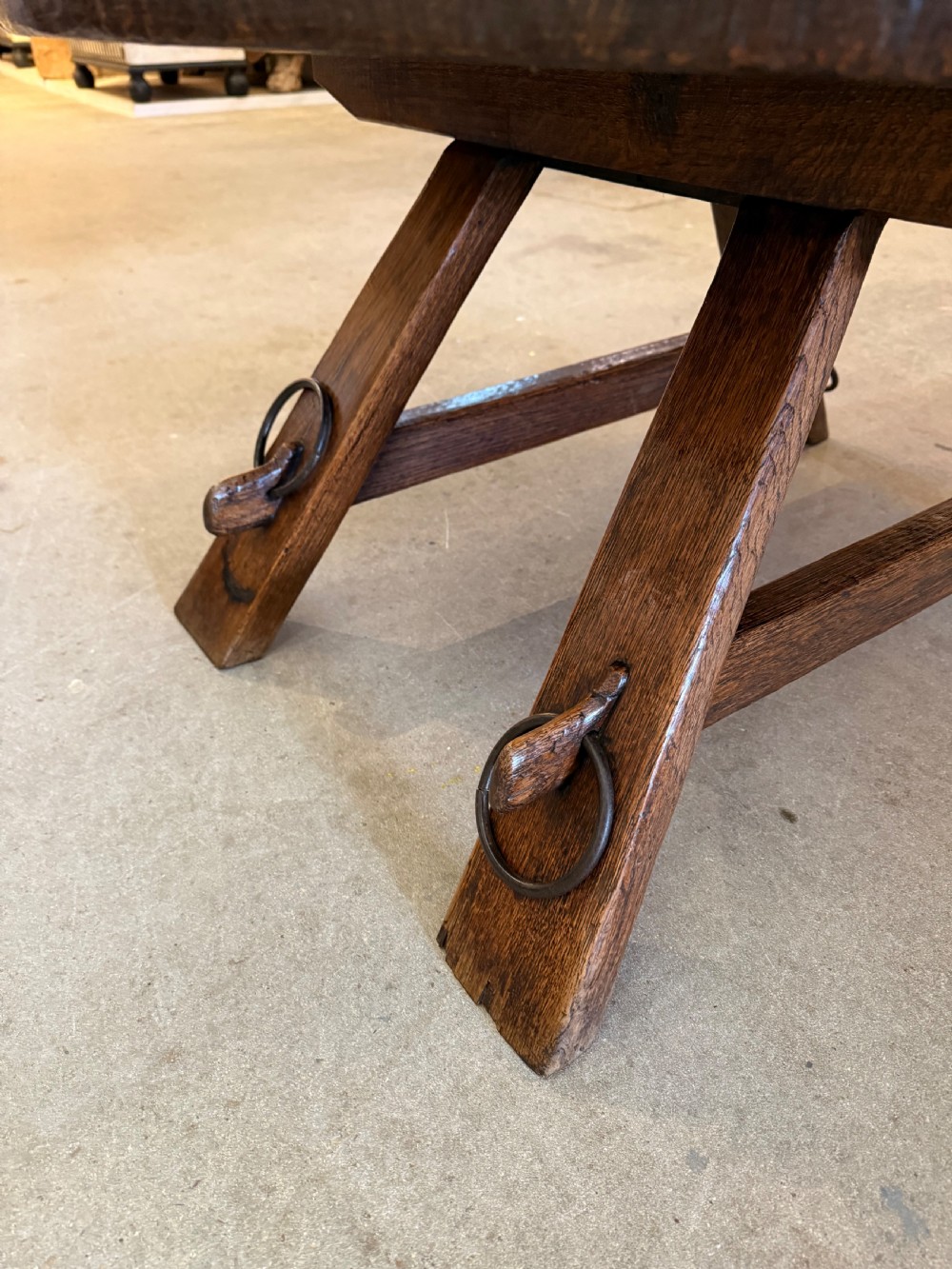 Round oak coffee table  View VIII