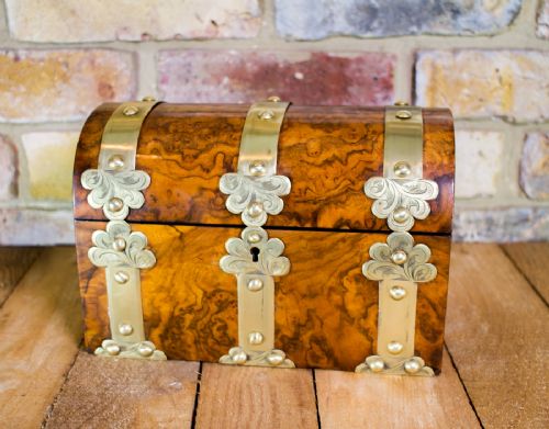 Burr Walnut & Brass Tea Caddy C.1860