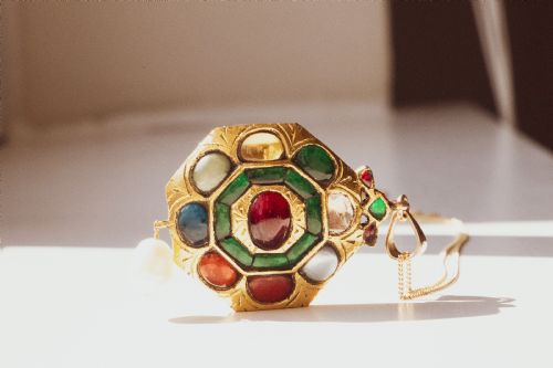 fig 2. Indian Navrattan Pendant Dimond 20ct gold Real Gemstones 21gms