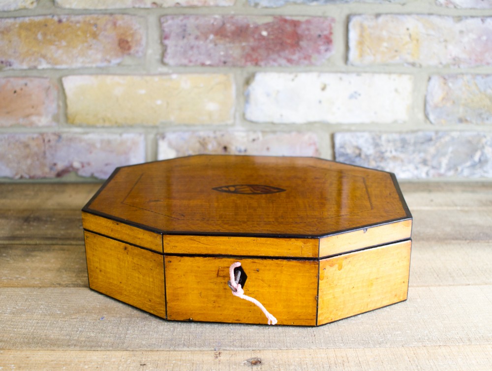Octagon Satin Birch Ladies Box c.1820