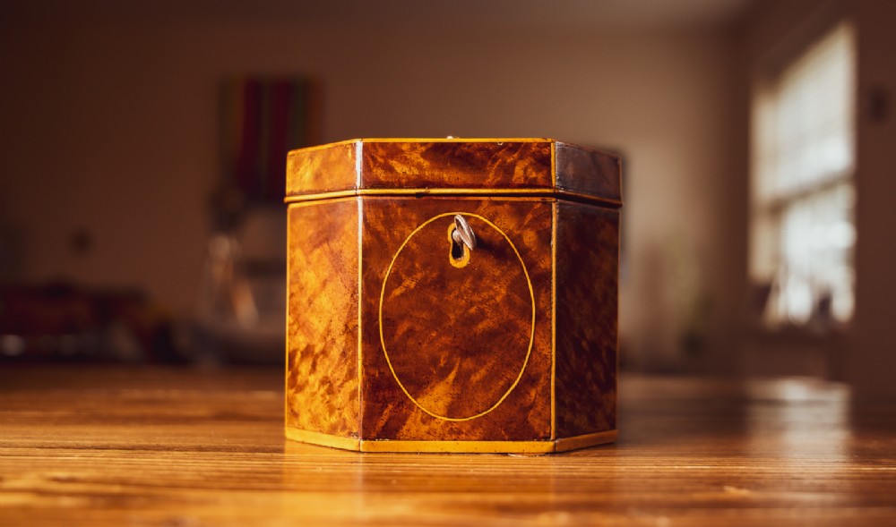 Collectors Octagonal Georgian Tea Caddy