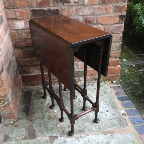 SPIDER LEGGED TABLE - ADDITIONAL PHOTO 2