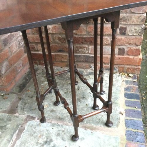 SPIDER LEGGED TABLE - ADDITIONAL PHOTO 4