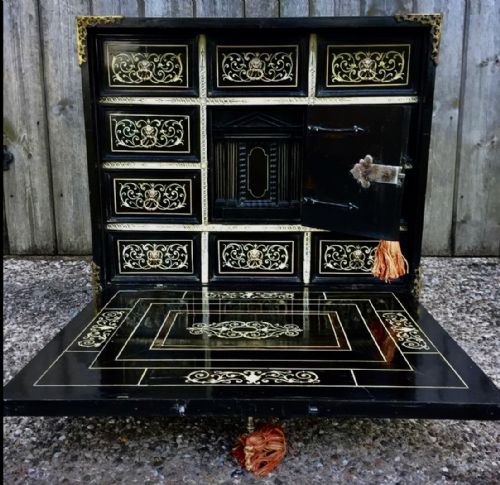 TABLE CABINET - ADDITIONAL PHOTO 3