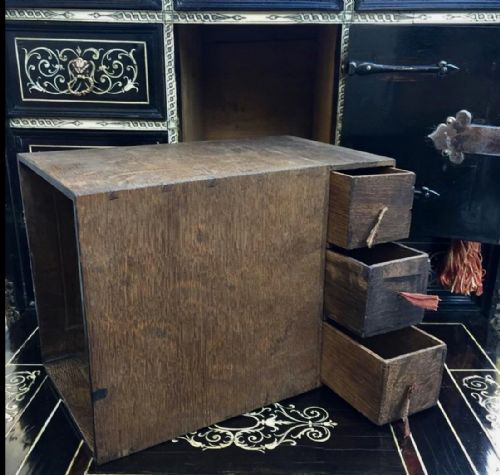 TABLE CABINET - ADDITIONAL PHOTO 5