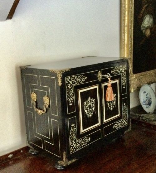 TABLE CABINET - ADDITIONAL PHOTO 7