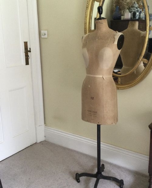 MANNEQUIN - ADDITIONAL PHOTO 1