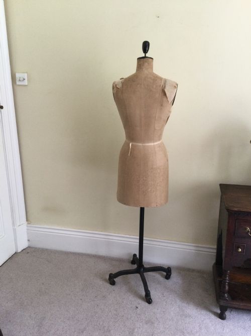 MANNEQUIN - ADDITIONAL PHOTO 3