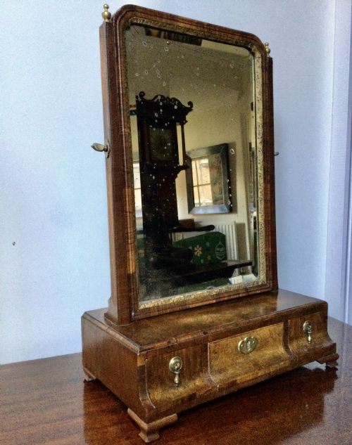 DRESSING TABLETOILET MIRROR