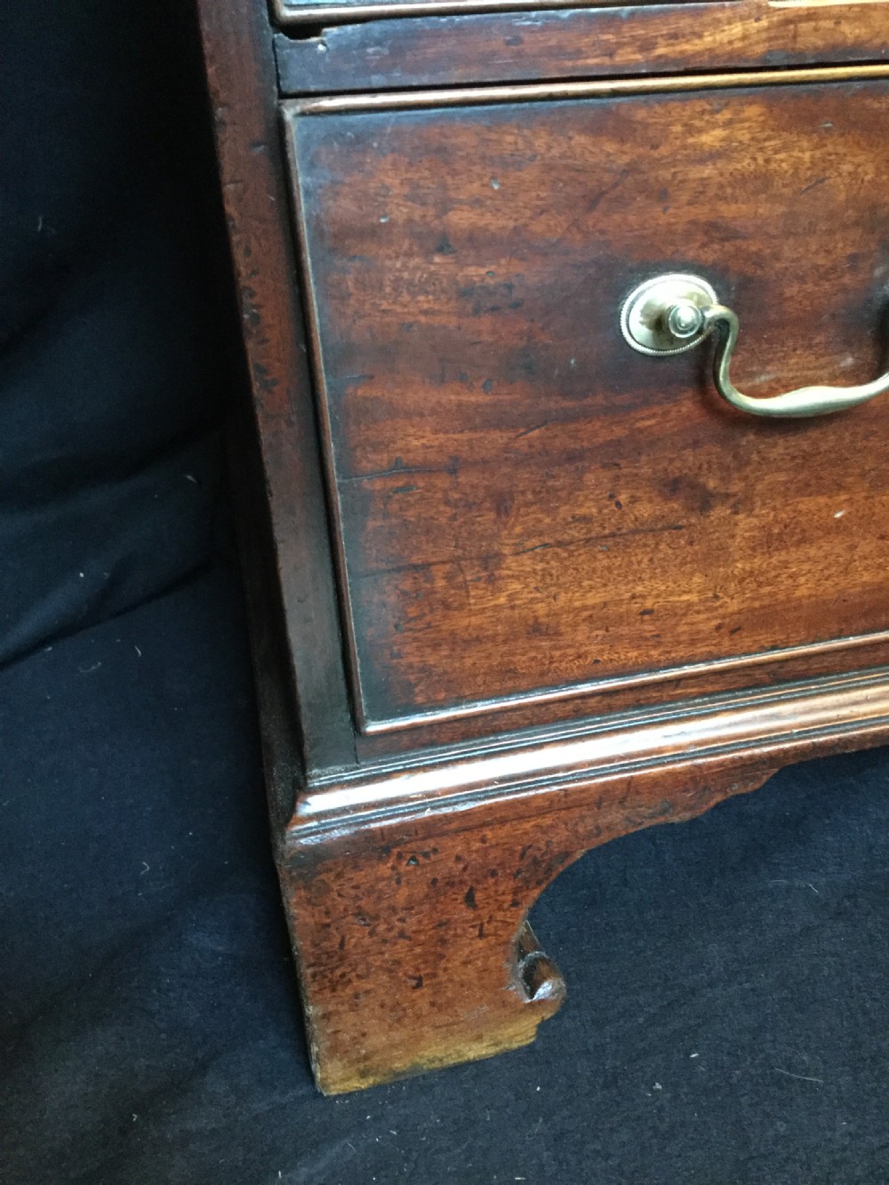 Mahogany chest of drawers View V