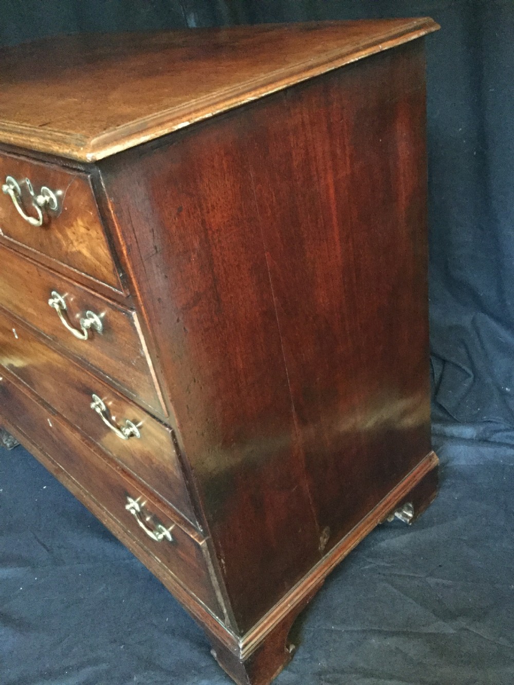 Mahogany chest of drawers View VII