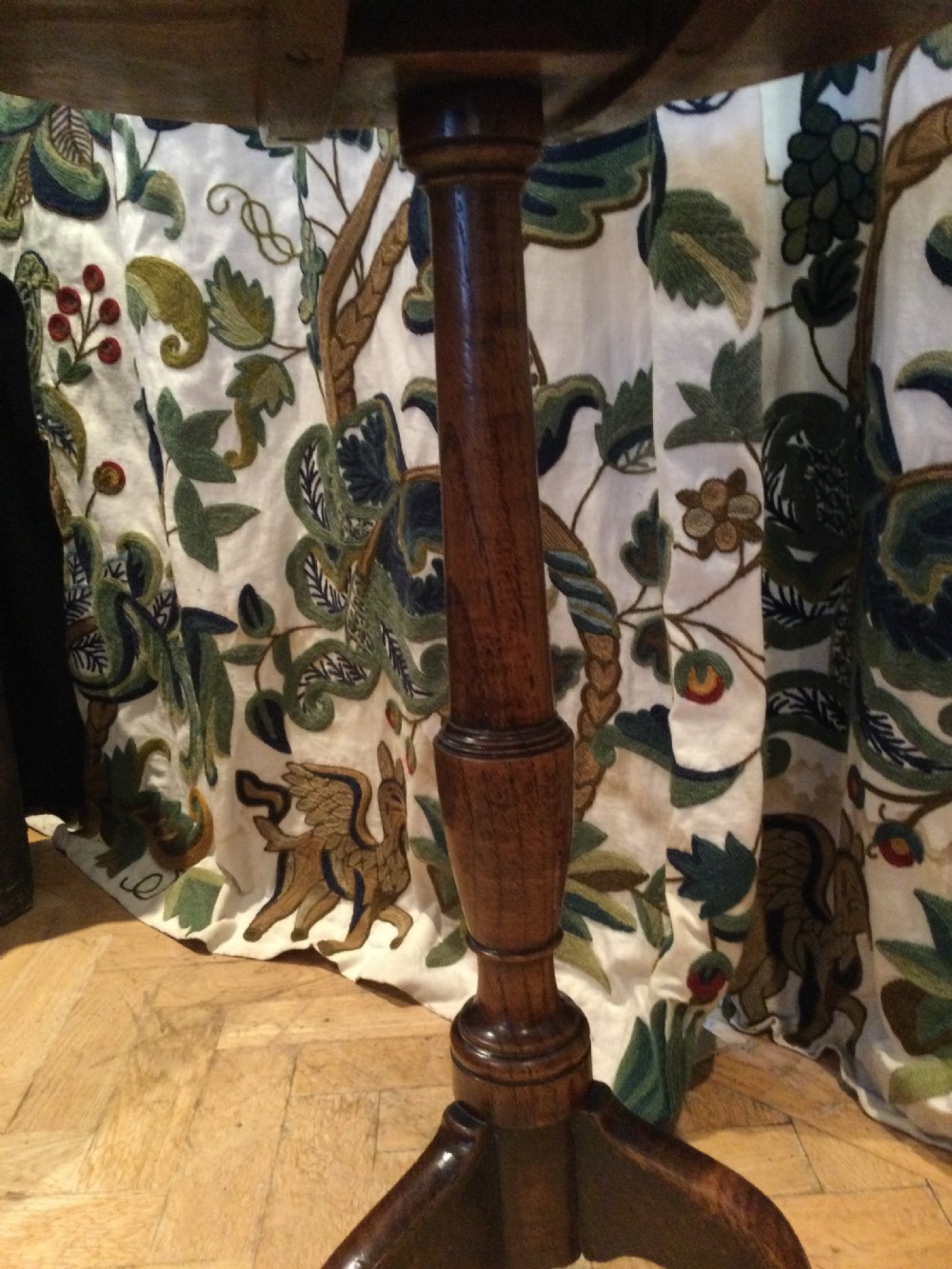 Oak tripod table View VIII