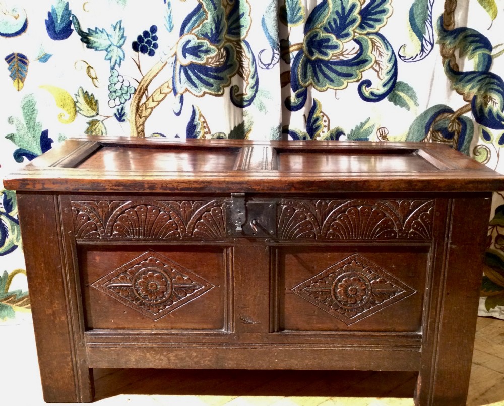 Small oak coffer