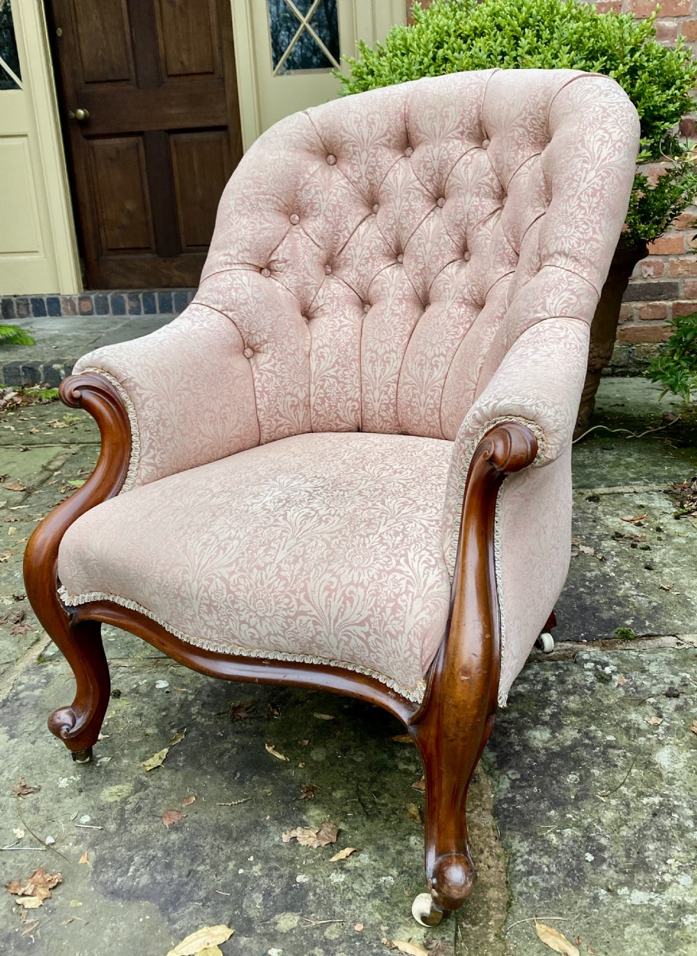 Button back upholstered chair