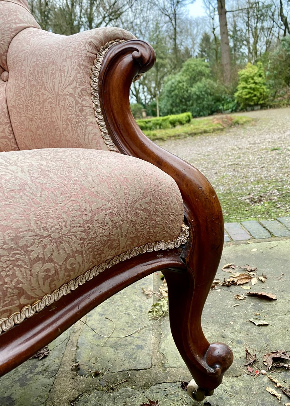 Button back upholstered chair View IV