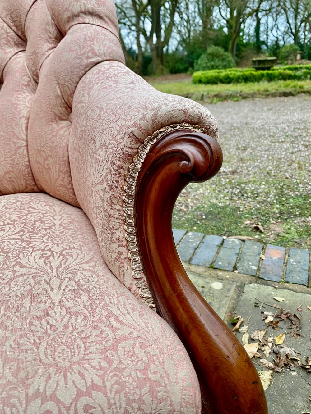 Button back upholstered chair View V