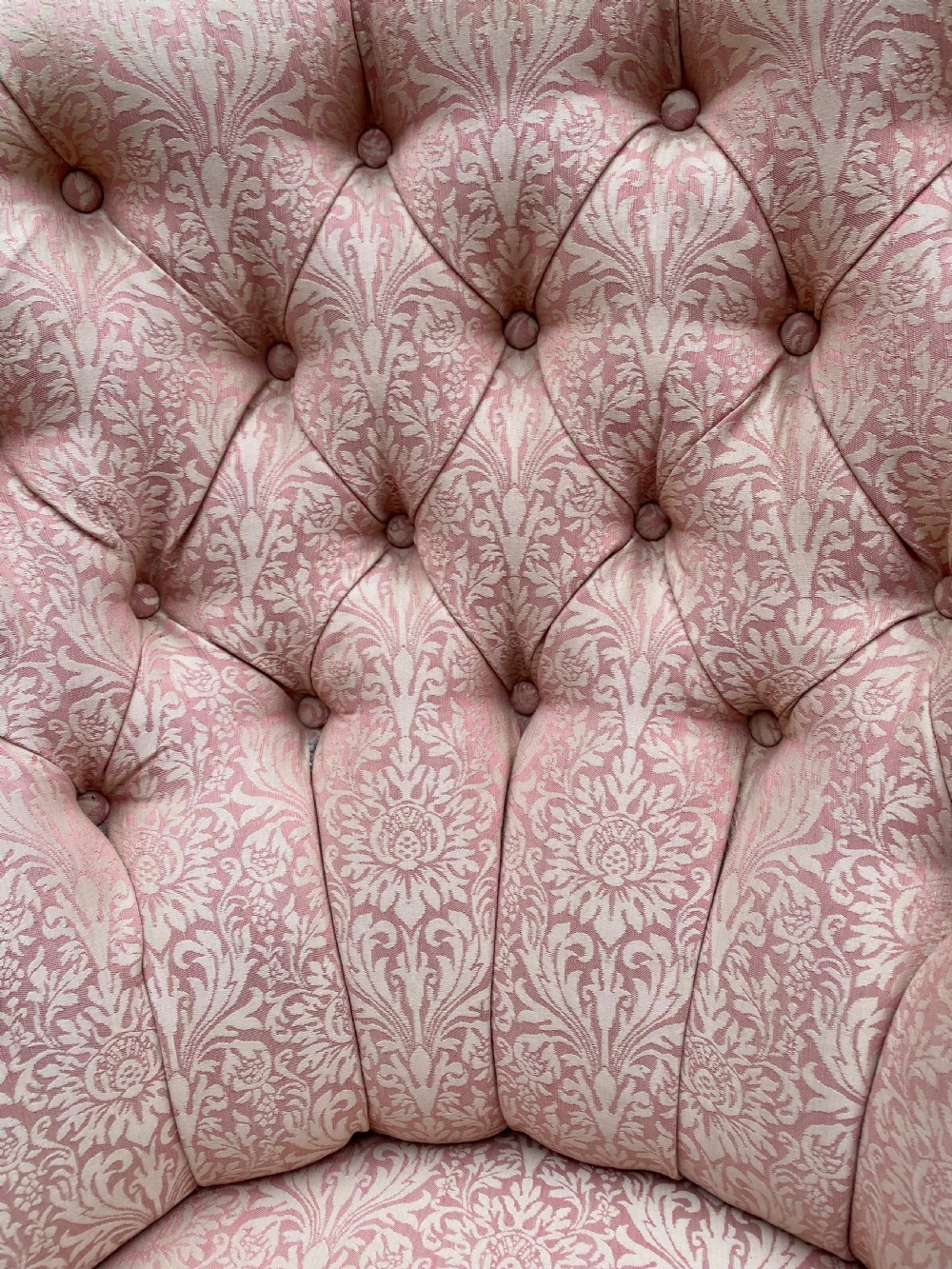 Button back upholstered chair View VI