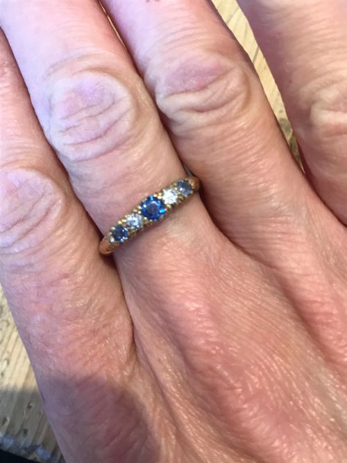 EDWARDIAN SAPPHIRE AND OLD CUT DIAMOND 18CT GOLD RING - ADDITIONAL PHOTO 2