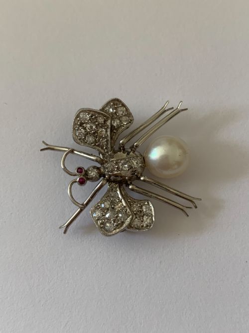 1940S PLATINUM DIAMOND AND PEARL INSECT BROOCH - ADDITIONAL PHOTO 1