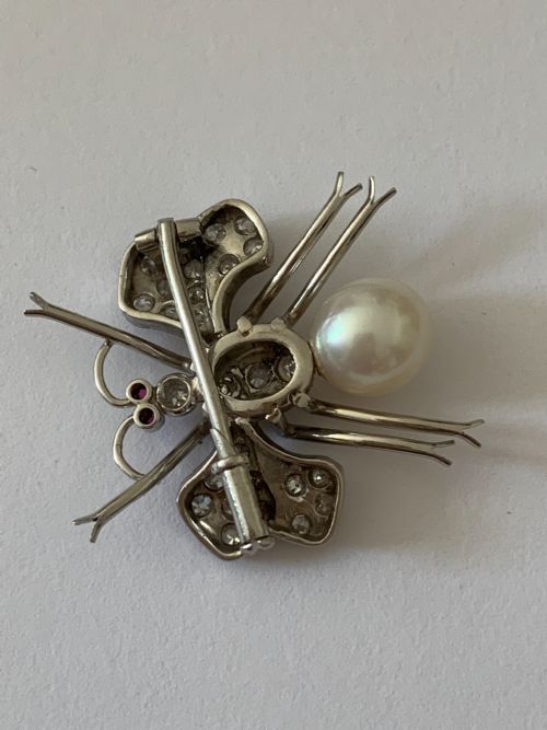 1940S PLATINUM DIAMOND AND PEARL INSECT BROOCH - ADDITIONAL PHOTO 2