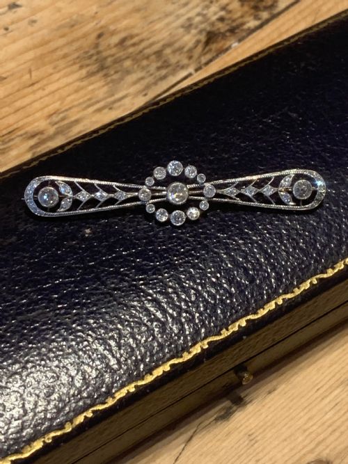 platinum and diamond antique bar brooch - CATEGORY: ANTIQUE JEWELLERY - DATED EDWARDIAN