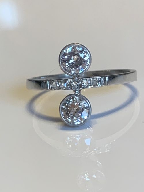 art deco diamond ring - CATEGORY: ANTIQUE JEWELLERY - DATED 1930