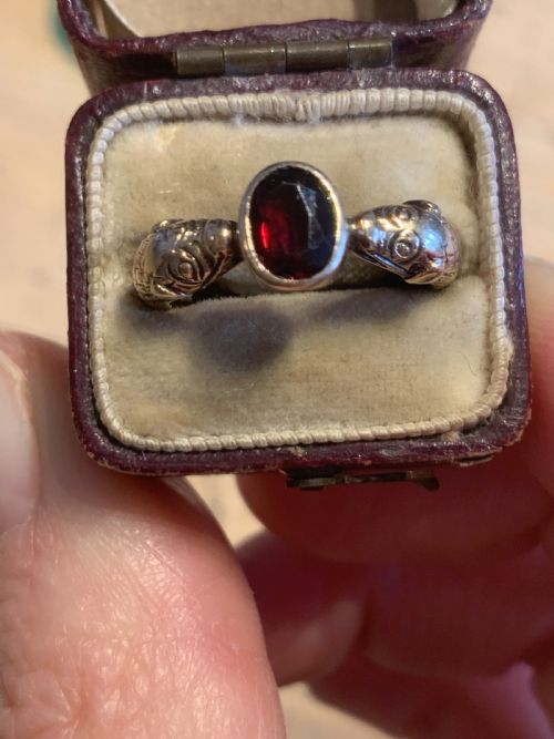 ANTIQUE VICTORIAN GARNET DOGSNAKE 15CT GOLD RING - ADDITIONAL PHOTO 1