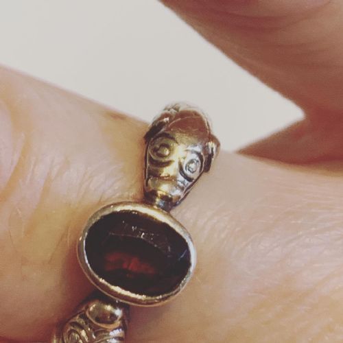 ANTIQUE VICTORIAN GARNET DOGSNAKE 15CT GOLD RING - ADDITIONAL PHOTO 5