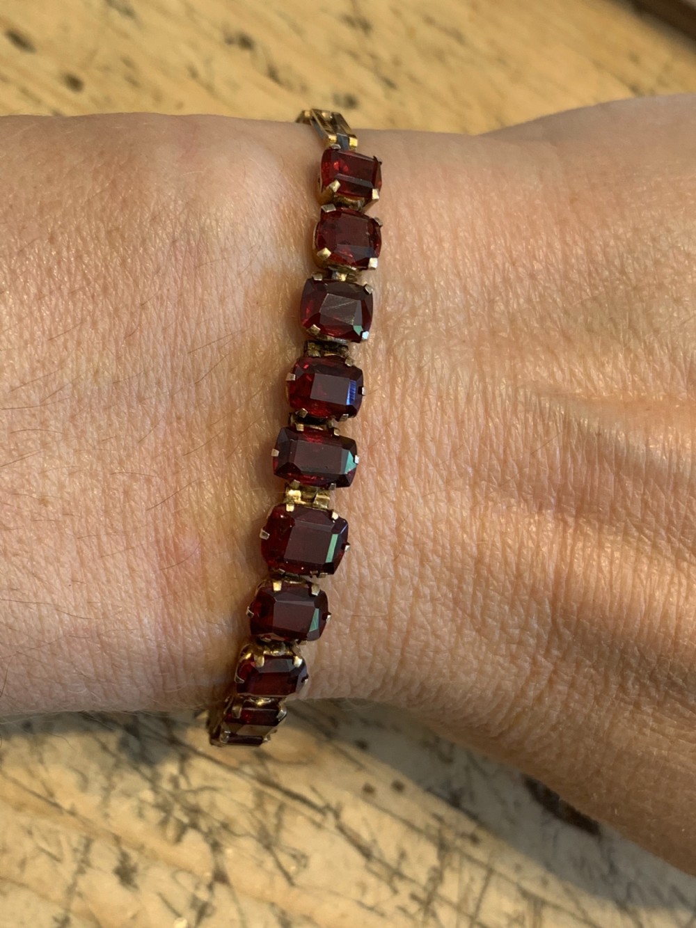 Edwardian 9ct Gold Garnet Bracelet