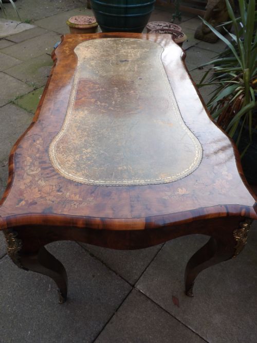 C19TH BURRWALNUT AND FLORAL MARQUETRY INLAID ORMOLUMOUNTED 'BUREAU PLAT' OR WRITING TABLE - ADDITIONAL PHOTO 8