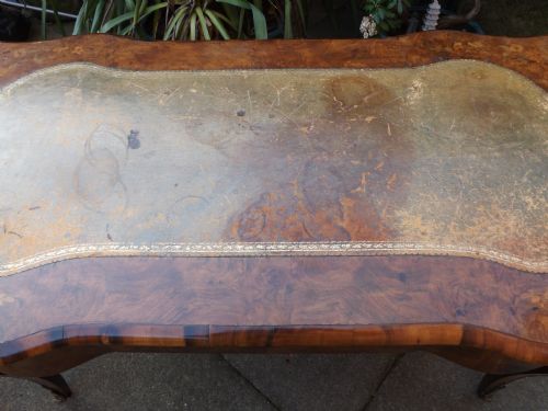 C19TH BURRWALNUT AND FLORAL MARQUETRY INLAID ORMOLUMOUNTED 'BUREAU PLAT' OR WRITING TABLE - ADDITIONAL PHOTO 11