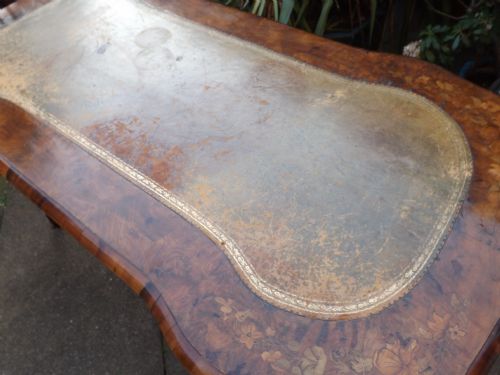 C19TH BURRWALNUT AND FLORAL MARQUETRY INLAID ORMOLUMOUNTED 'BUREAU PLAT' OR WRITING TABLE - ADDITIONAL PHOTO 9