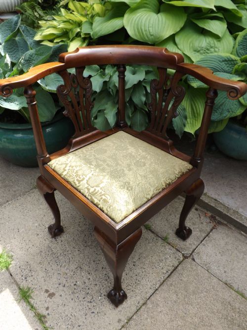 Late C19th George II Style Mahogany Corner Armchair.