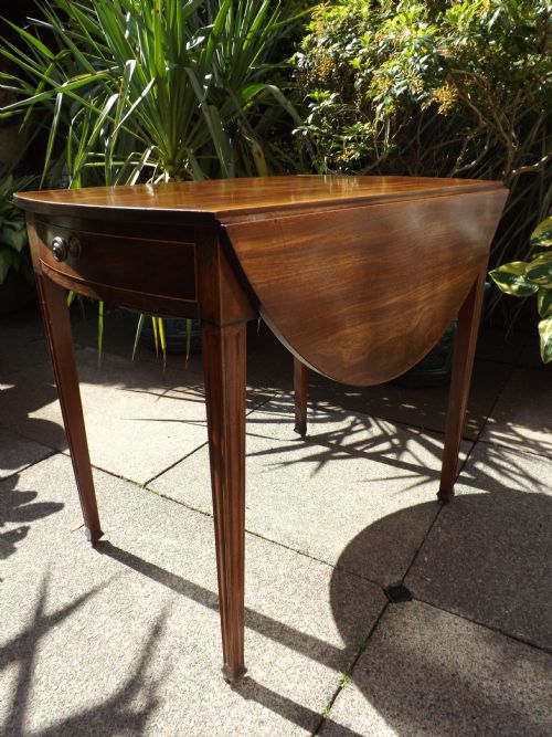 LATE C18TH GEORGE III PERIOD MAHOGANY OVAL PEMBROKE TABLE - ADDITIONAL PHOTO 1