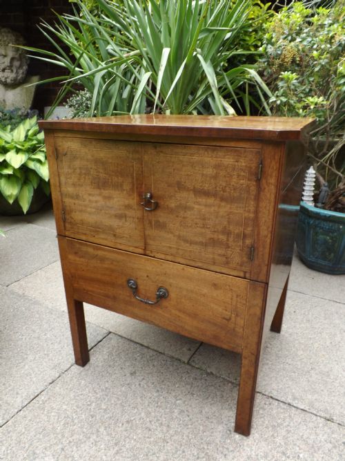 Late C18th George III Period Mahogany Bedside Cupboard / Night-commode.
