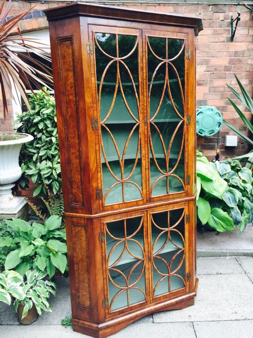 C19TH GEORGE I REVIVAL WALNUT DOUBLE CORNERCABINET WITH OVOID AND DIAMOND INTERLACED GLAZING - ADDITIONAL PHOTO 2
