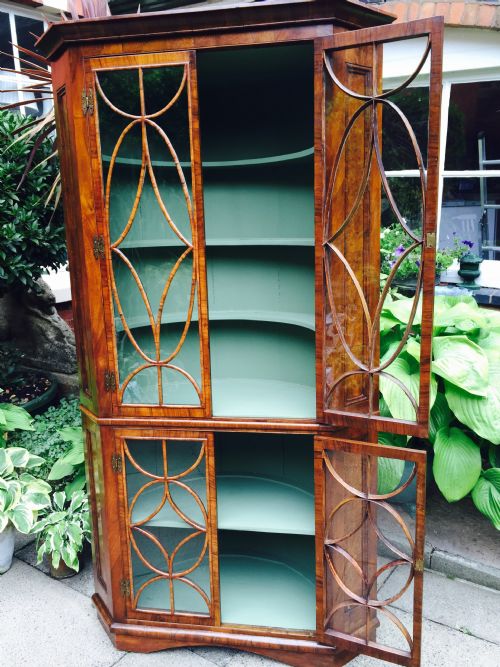 C19TH GEORGE I REVIVAL WALNUT DOUBLE CORNERCABINET WITH OVOID AND DIAMOND INTERLACED GLAZING - ADDITIONAL PHOTO 12
