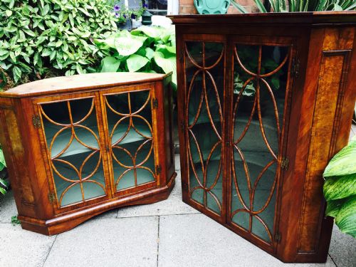 C19TH GEORGE I REVIVAL WALNUT DOUBLE CORNERCABINET WITH OVOID AND DIAMOND INTERLACED GLAZING - ADDITIONAL PHOTO 13